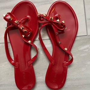 ‎Sandals